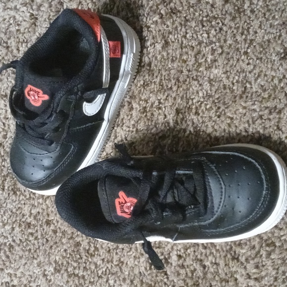 Nike - Picture 2 of 4